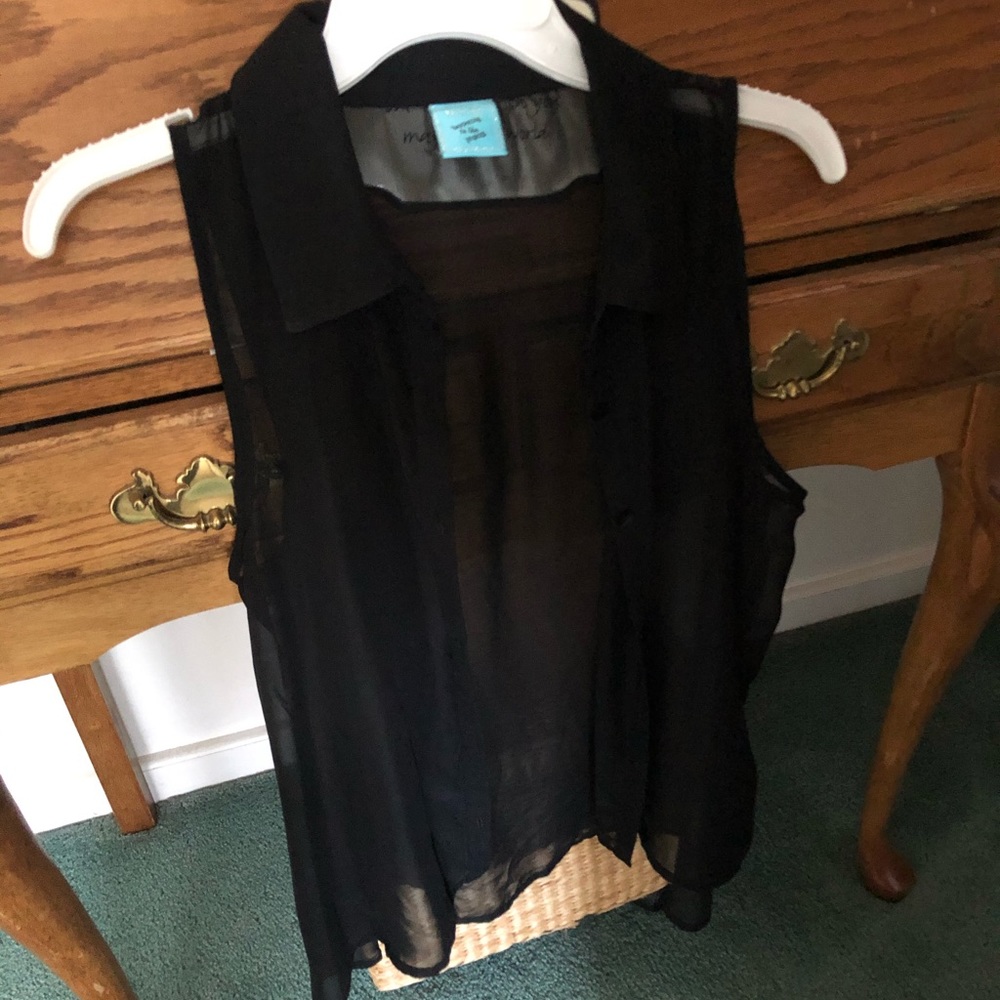 Blouse, sleeveless, button down